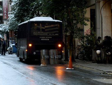 Σκοπός περιγράφει τη στιγμή της επίθεσης στα γραφεία του ΠΑΣΟΚ - «Μία σφαίρα πέρασε δίπλα από το αυτί μου»